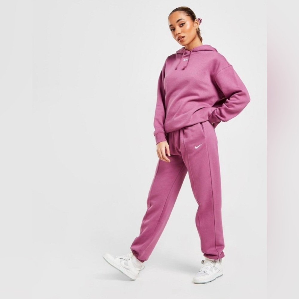 GUC Nike Women’s Mid-Rise Jogger in Plum Size XS